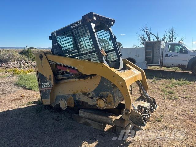 CAT 226B3 Krautuvai su šoniniu pasukimu