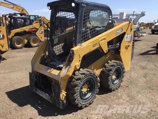 CAT 226D3 Krautuvai su šoniniu pasukimu