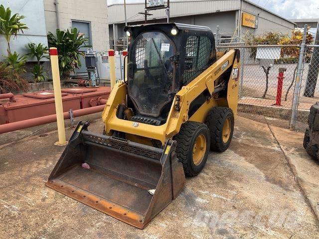 CAT 226D3 Krautuvai su šoniniu pasukimu