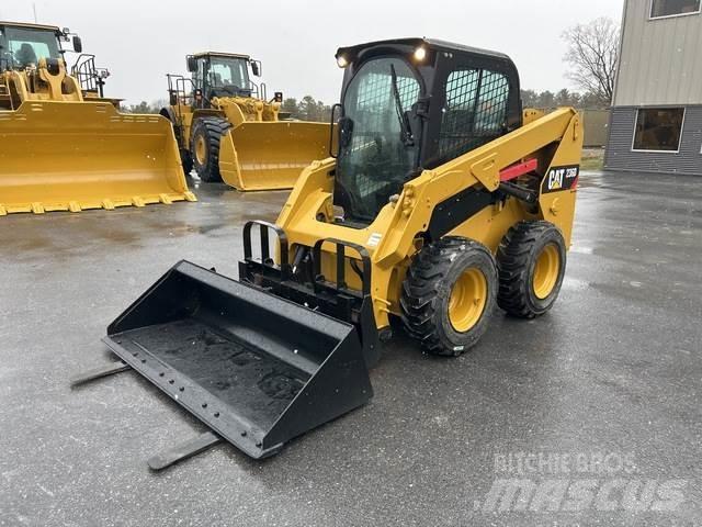 CAT 236D Krautuvai su šoniniu pasukimu