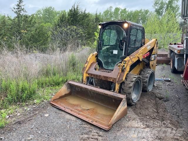 CAT 236D Krautuvai su šoniniu pasukimu