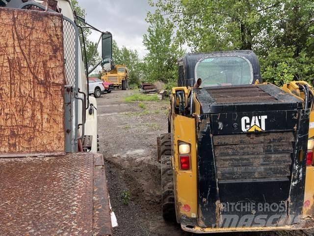 CAT 236D Krautuvai su šoniniu pasukimu