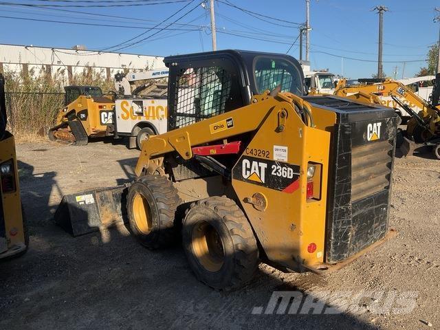 CAT 236D Krautuvai su šoniniu pasukimu