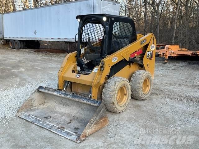 CAT 236D3 Krautuvai su šoniniu pasukimu