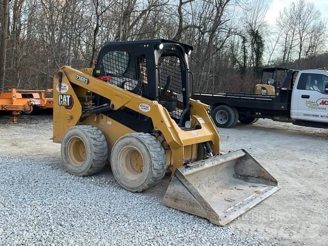 CAT 236D3 Krautuvai su šoniniu pasukimu