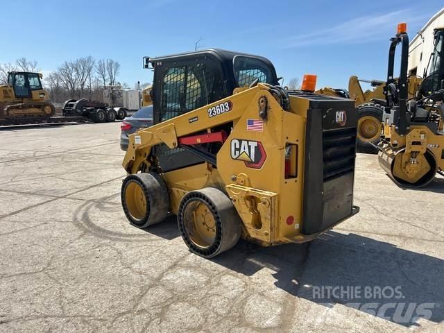 CAT 236D3 Krautuvai su šoniniu pasukimu
