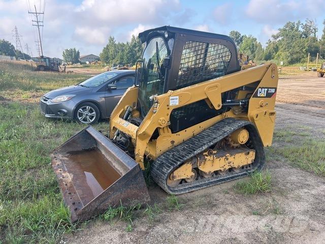 CAT 239D Krautuvai su šoniniu pasukimu