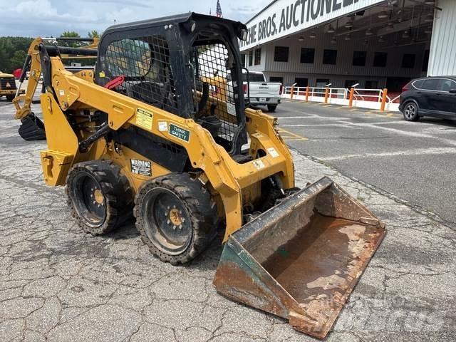 CAT 242D Krautuvai su šoniniu pasukimu