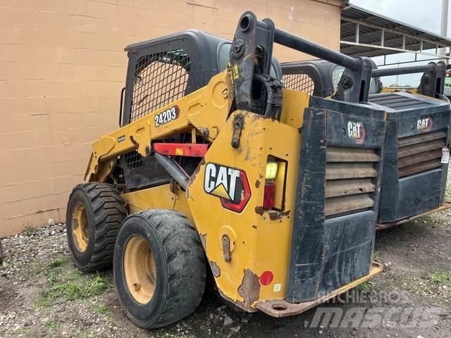 CAT 242D3 Krautuvai su šoniniu pasukimu