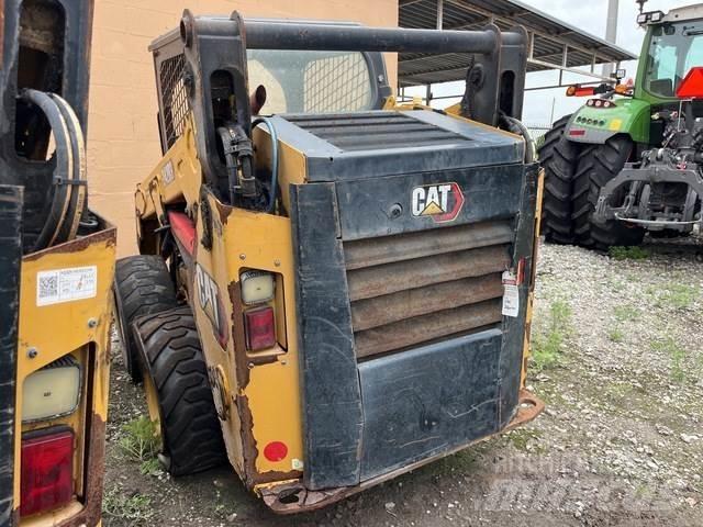 CAT 242D3 Krautuvai su šoniniu pasukimu