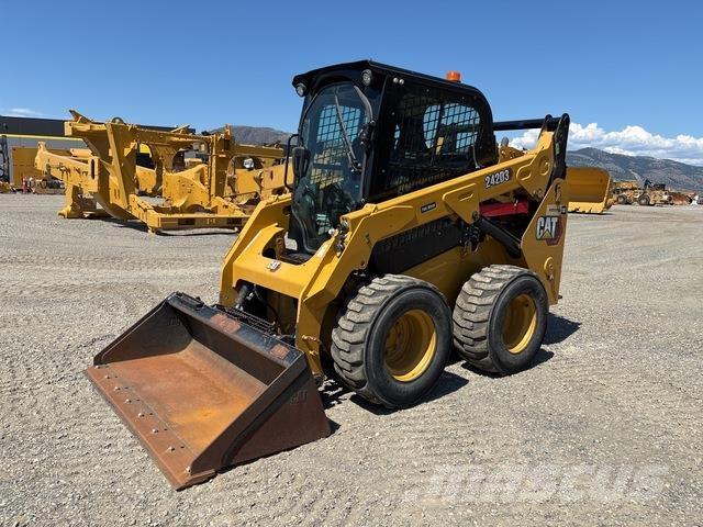CAT 242D3 Krautuvai su šoniniu pasukimu