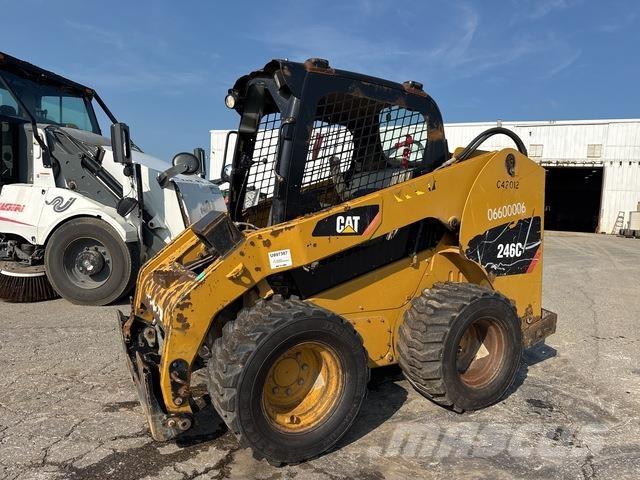 CAT 246C Krautuvai su šoniniu pasukimu