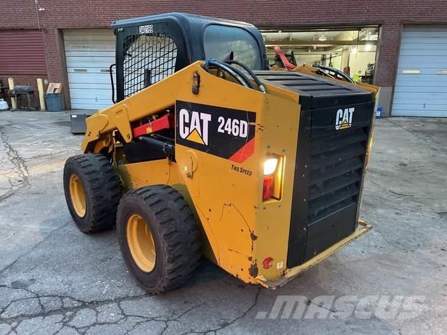 CAT 246D Krautuvai su šoniniu pasukimu
