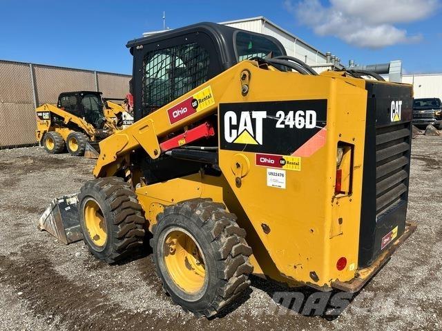 CAT 246D Krautuvai su šoniniu pasukimu