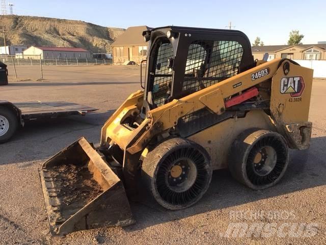 CAT 246D3 Krautuvai su šoniniu pasukimu