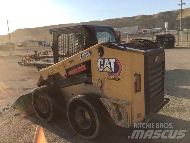 CAT 246D3 Krautuvai su šoniniu pasukimu