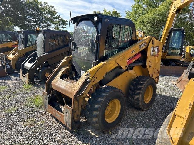 CAT 246D3 Krautuvai su šoniniu pasukimu
