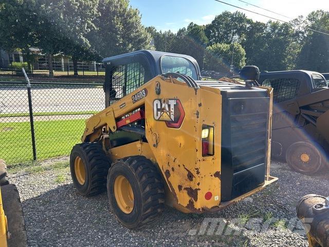 CAT 246D3 Krautuvai su šoniniu pasukimu