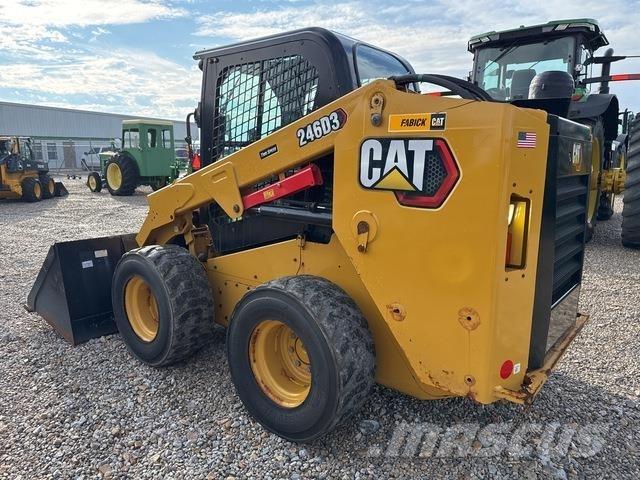 CAT 246D3 Krautuvai su šoniniu pasukimu