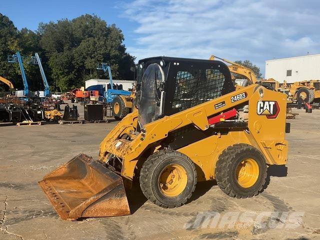 CAT 246D3 Krautuvai su šoniniu pasukimu