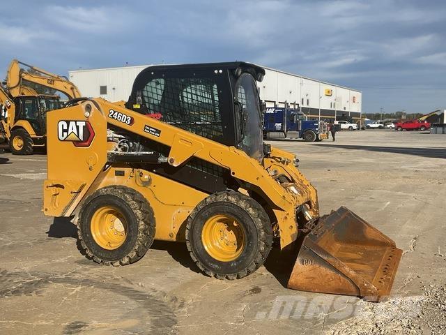 CAT 246D3 Krautuvai su šoniniu pasukimu