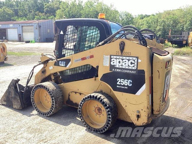 CAT 256C Krautuvai su šoniniu pasukimu