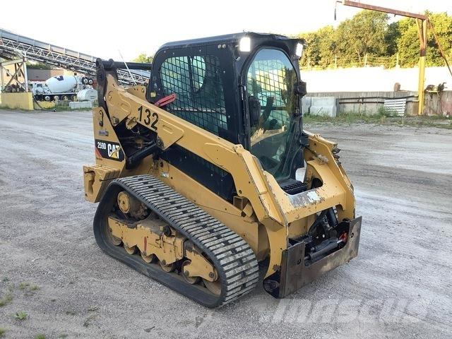 CAT 259D Krautuvai su šoniniu pasukimu