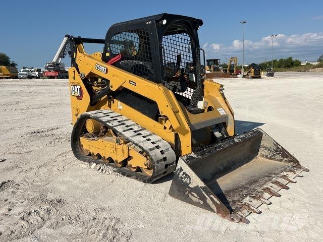 CAT 259D3 Krautuvai su šoniniu pasukimu
