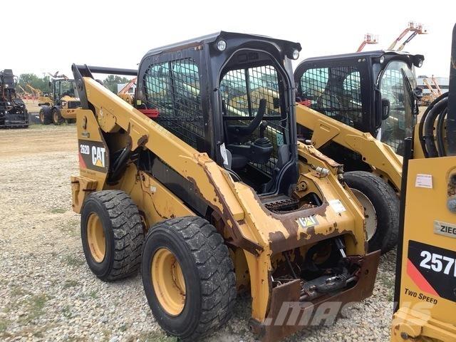 CAT 262D Krautuvai su šoniniu pasukimu
