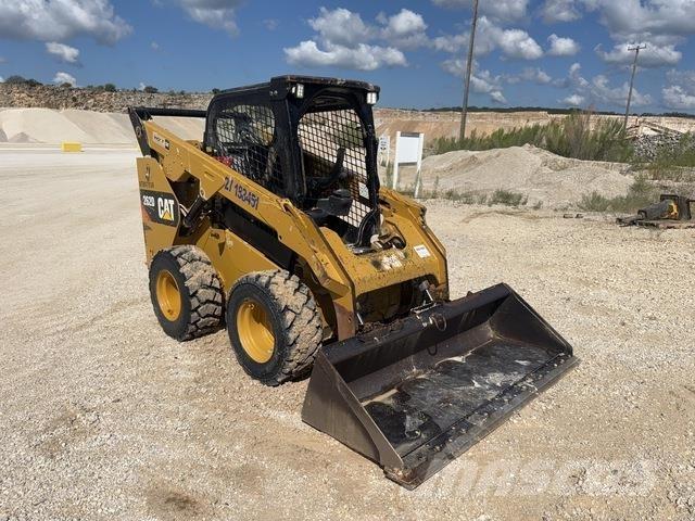 CAT 262D Krautuvai su šoniniu pasukimu