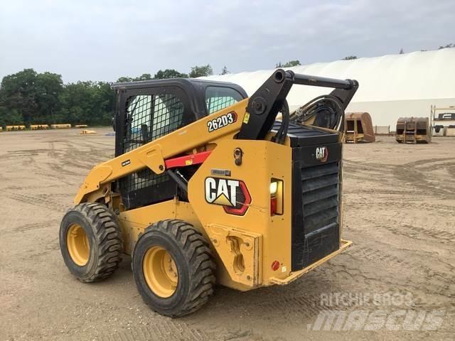 CAT 262D3 Krautuvai su šoniniu pasukimu