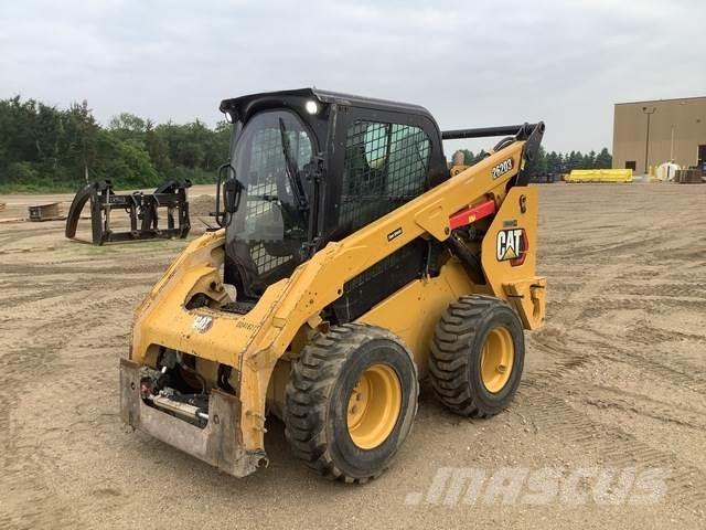CAT 262D3 Krautuvai su šoniniu pasukimu
