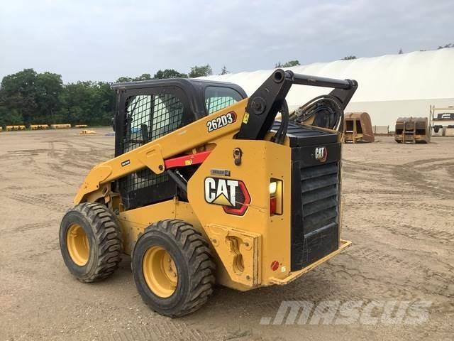 CAT 262D3 Krautuvai su šoniniu pasukimu