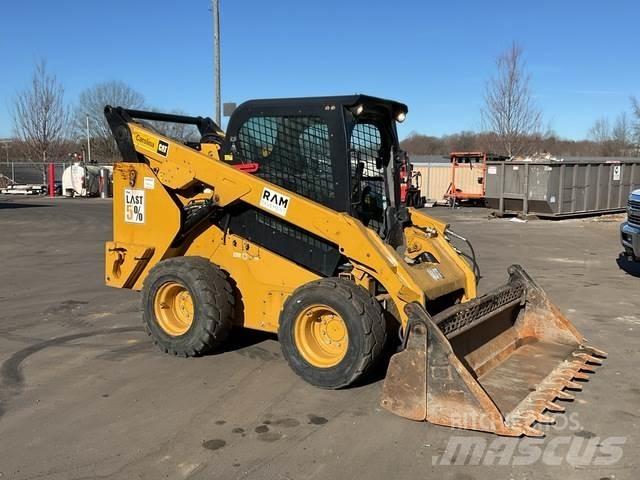 CAT 272D2 Krautuvai su šoniniu pasukimu
