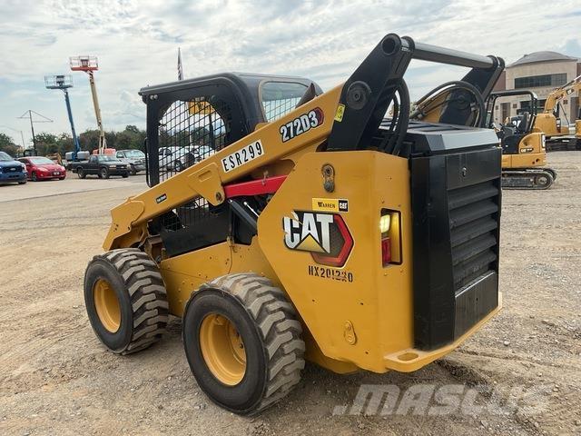 CAT 272D3 Krautuvai su šoniniu pasukimu