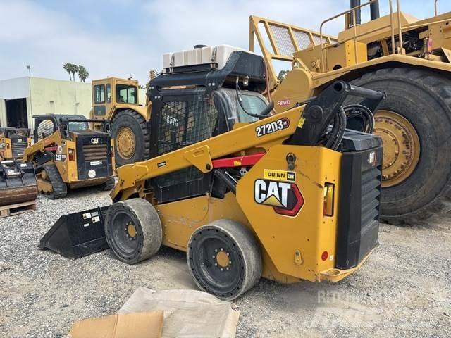 CAT 272D3 XE Krautuvai su šoniniu pasukimu