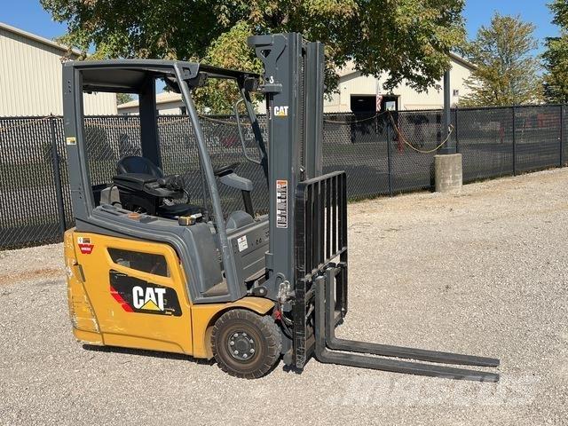 CAT 2ET2500 Elektriniai šakiniai krautuvai