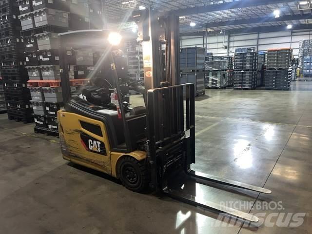 CAT 2ET3000 Elektriniai šakiniai krautuvai