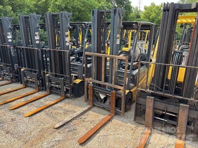 CAT 2ET4000 Elektriniai šakiniai krautuvai