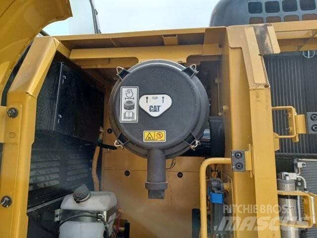 CAT 323D3 Vikšriniai ekskavatoriai