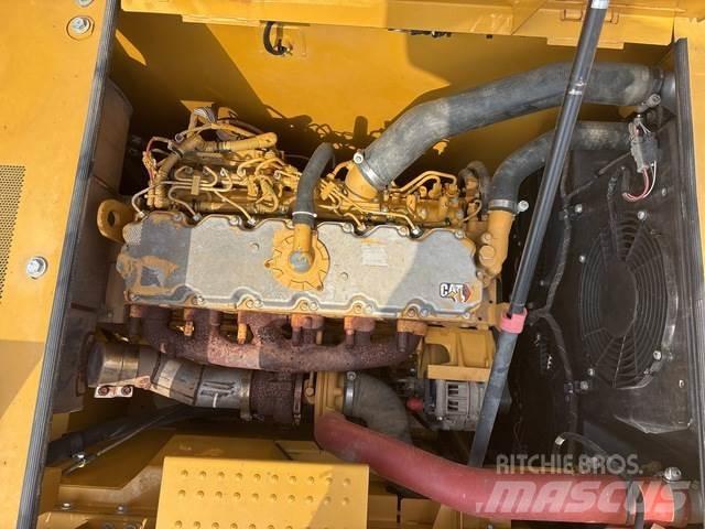 CAT 323GC Vikšriniai ekskavatoriai