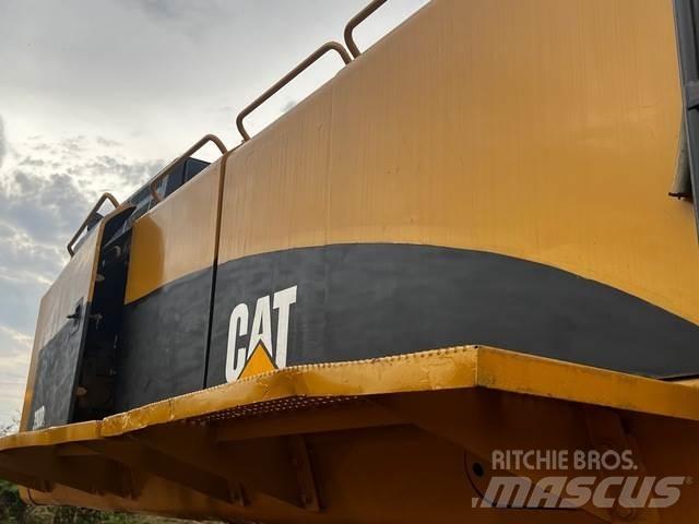 CAT 390DL Vikšriniai ekskavatoriai