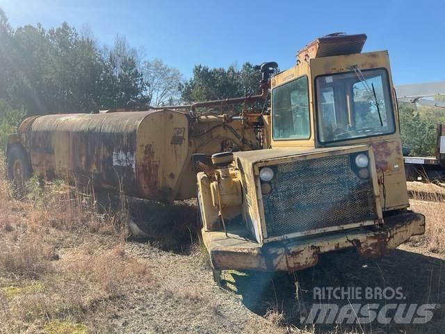 CAT 613B Vandens sunkvežimiai
