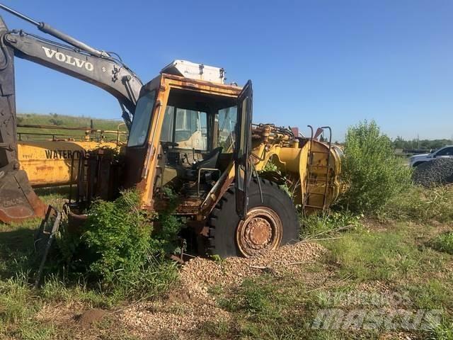 CAT 613C Vandens sunkvežimiai