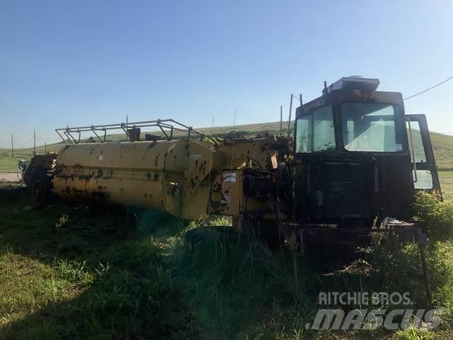 CAT 613C Vandens sunkvežimiai