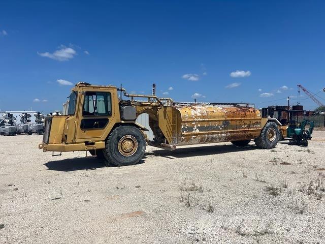 CAT 613C Vandens sunkvežimiai