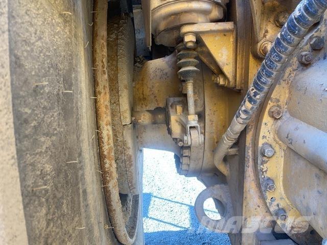 CAT 651 Vandens sunkvežimiai