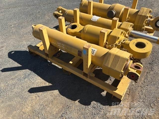 CAT 657E Transportas - Kita