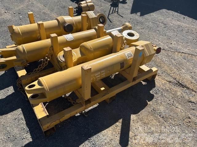 CAT 657E Transportas - Kita