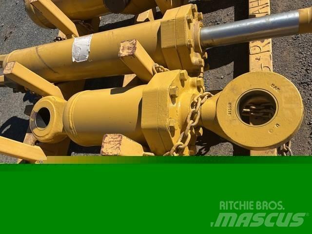 CAT 657E Transportas - Kita